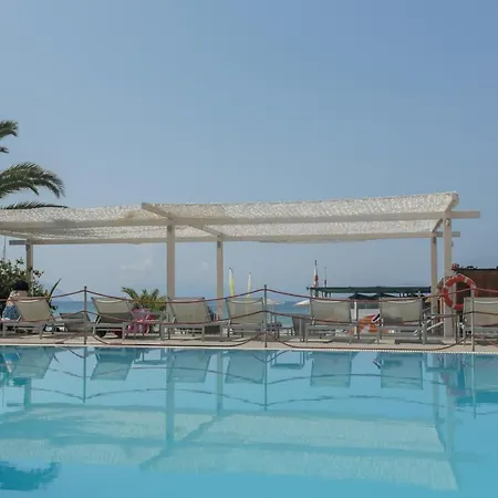 Hotel Cosmos 3*