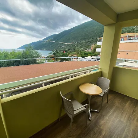 Cosmos 3* Vasiliki (Lefkada)