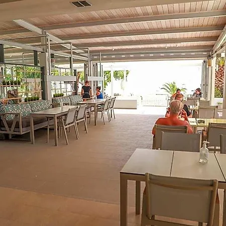 Cosmos Hotel 3*