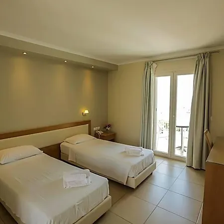 Cosmos Hotel 3*