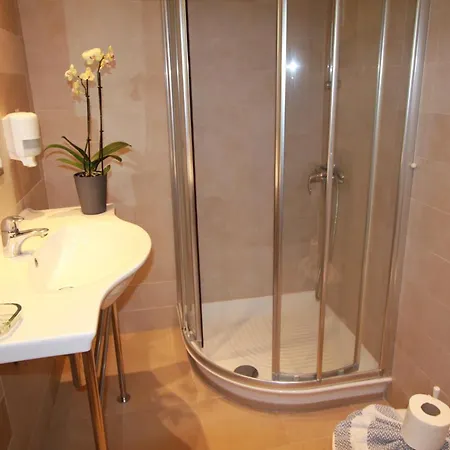 Hotel Cosmos 3*